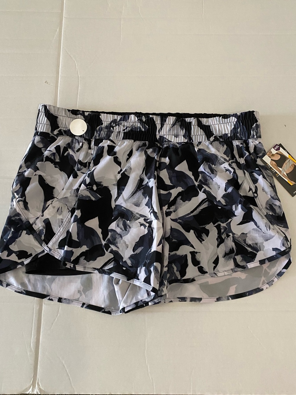 Avis Women’s Black White Athletic Shorts Attached Undershorts Size XXL (20) NWT